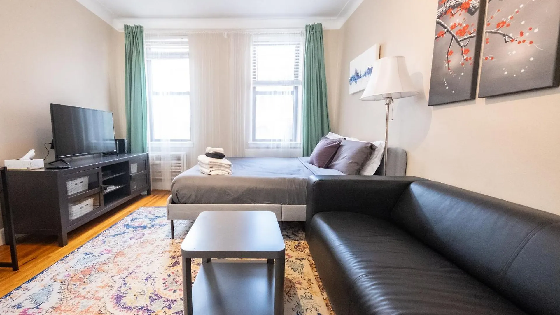 Bright Studio In Central Nyc